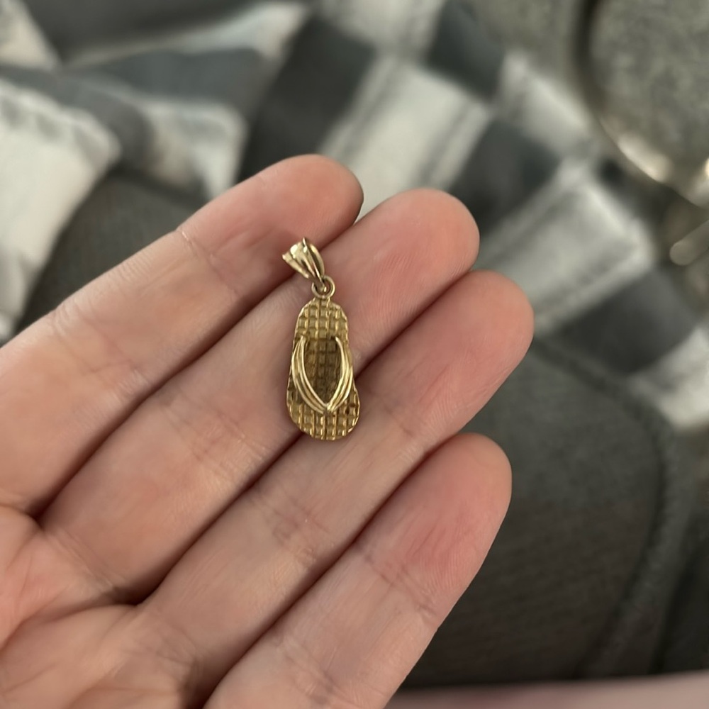 14k gold flip flip charm
